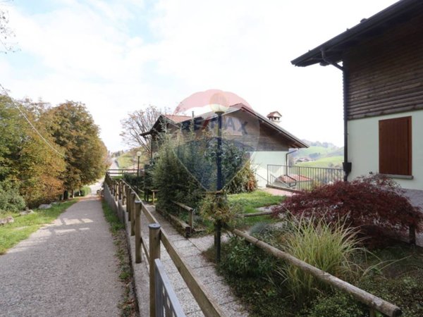 appartamento in vendita ad Aviatico in zona Ganda