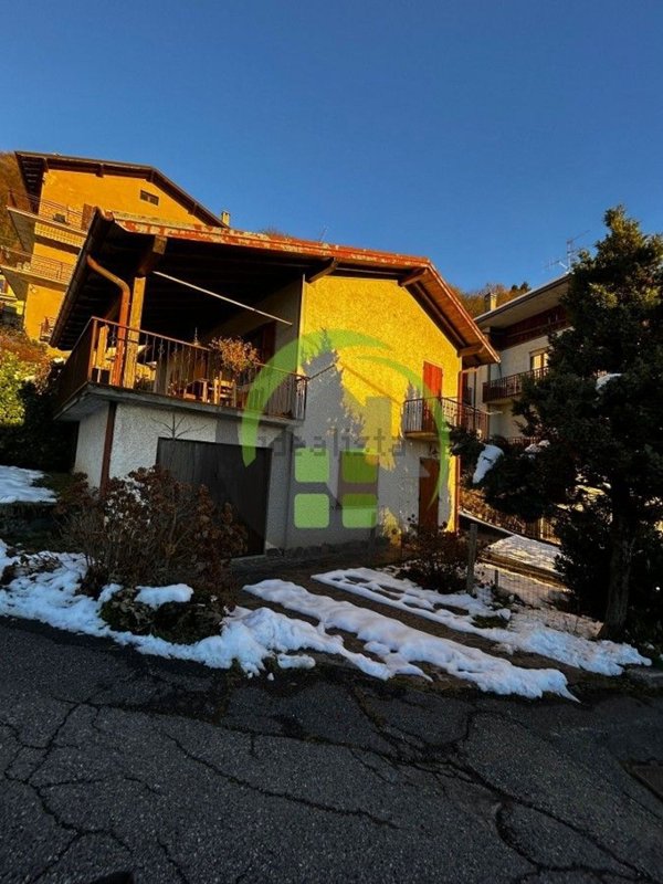 casa indipendente in vendita ad Aviatico