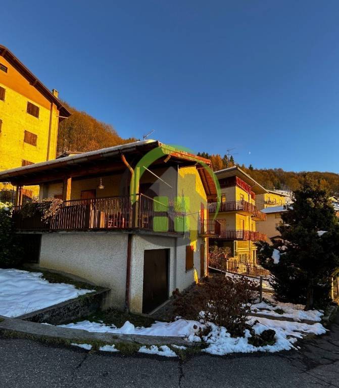 casa indipendente in vendita ad Aviatico