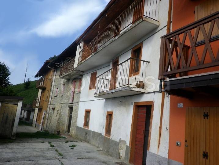 casa indipendente in vendita ad Aviatico in zona Ganda