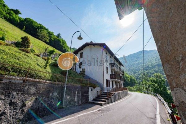 casa indipendente in vendita ad Aviatico