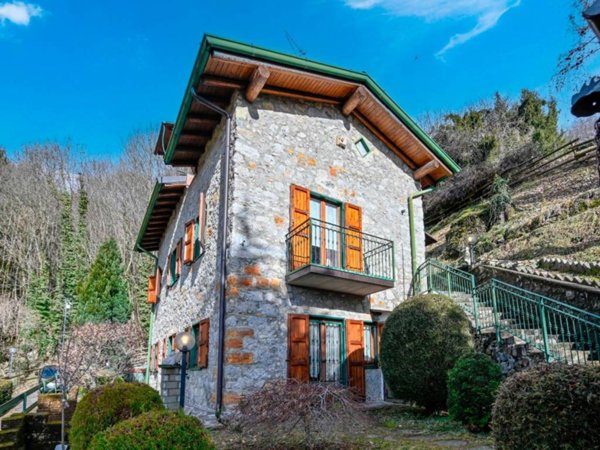 casa indipendente in vendita ad Aviatico