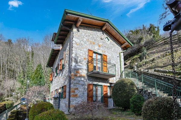 casa indipendente in vendita ad Aviatico