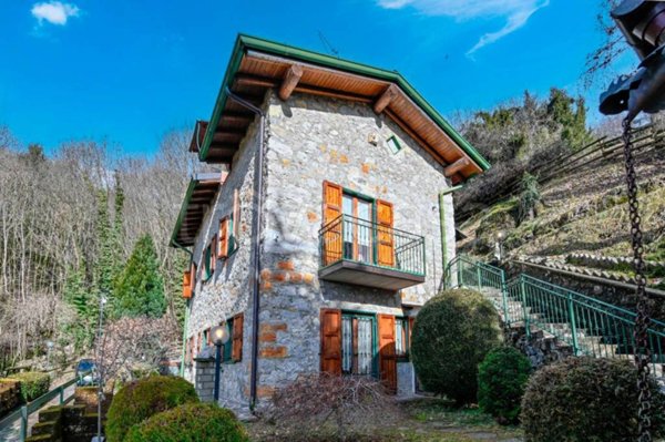 casa indipendente in vendita ad Aviatico