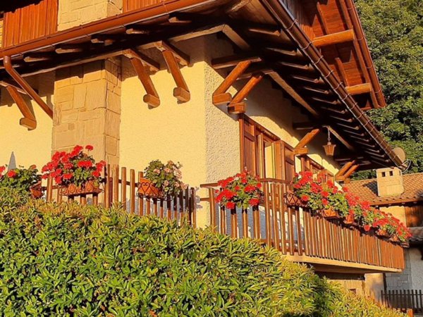 casa indipendente in vendita ad Aviatico in zona Ama