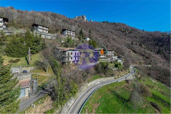 villa in vendita ad Aviatico in zona Amora