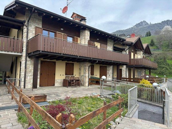 appartamento in vendita ad Aviatico in zona Amora