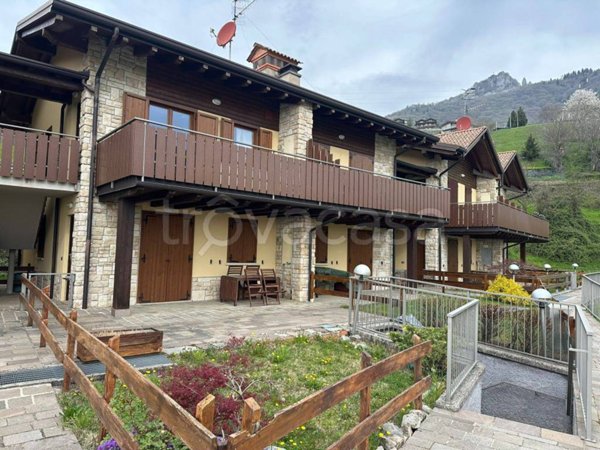 appartamento in vendita ad Aviatico in zona Amora