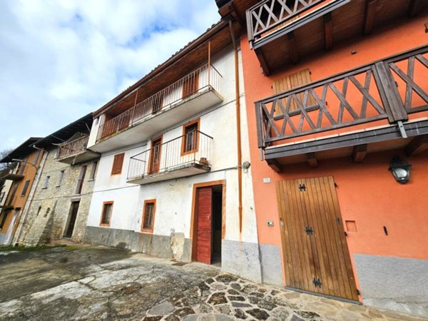casa indipendente in vendita ad Aviatico in zona Ganda