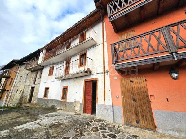 casa indipendente in vendita ad Aviatico in zona Ganda