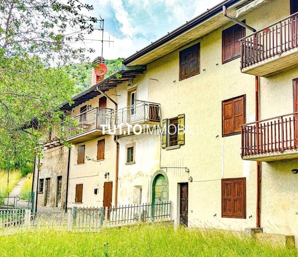 appartamento in vendita ad Aviatico in zona Amora