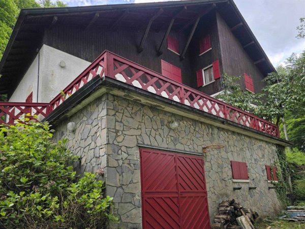 casa indipendente in vendita ad Aviatico in zona Ama