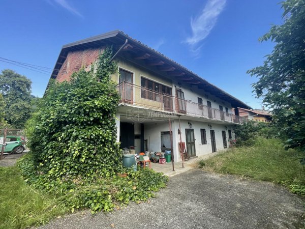 casa indipendente in vendita ad Agliè in zona Santa Maria