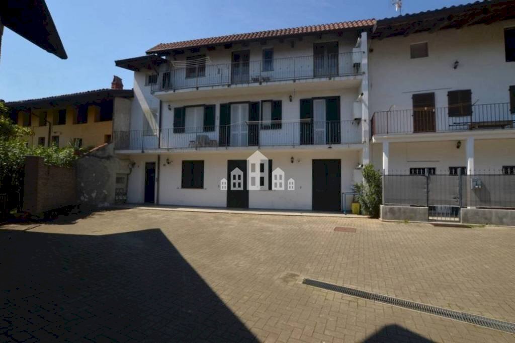 appartamento in vendita ad Agliè in zona San Grato