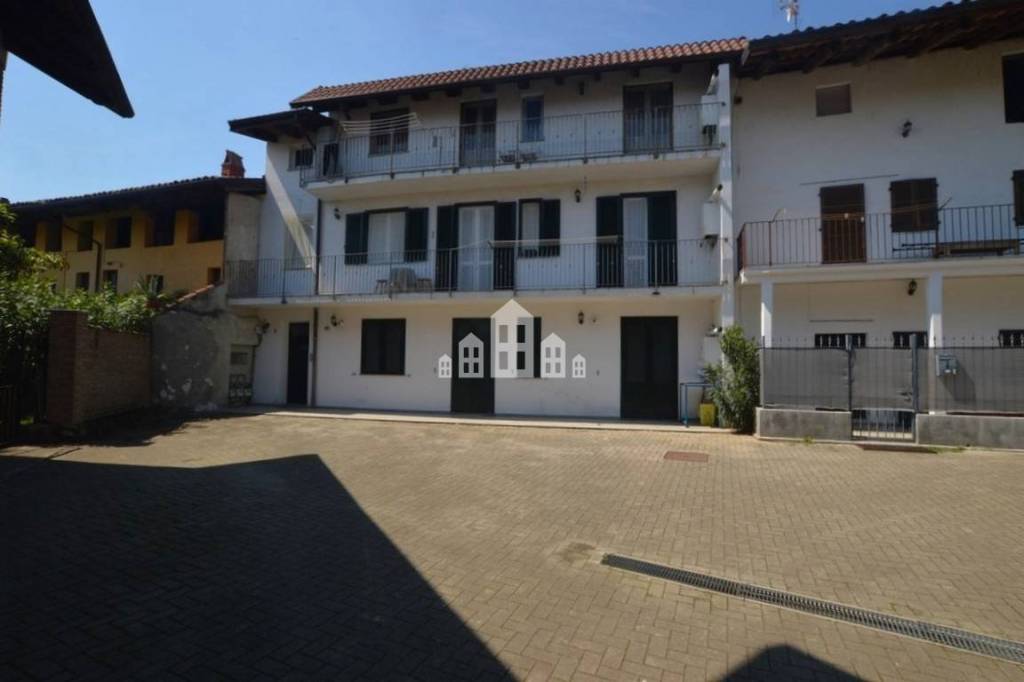 appartamento in vendita ad Agliè in zona San Grato
