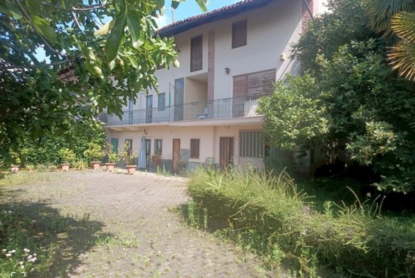 casa indipendente in vendita ad Agliè in zona Santa Maria