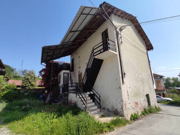casa indipendente in vendita ad Agliè in zona Santa Maria