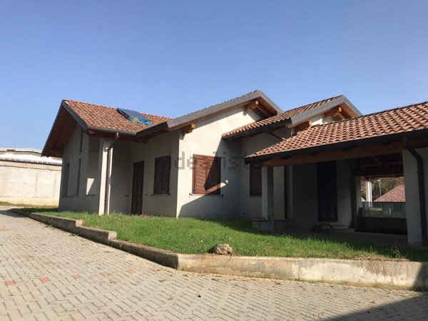 casa indipendente in vendita ad Agliè