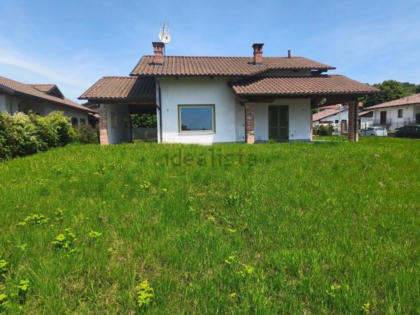 casa indipendente in vendita ad Agliè in zona San Grato