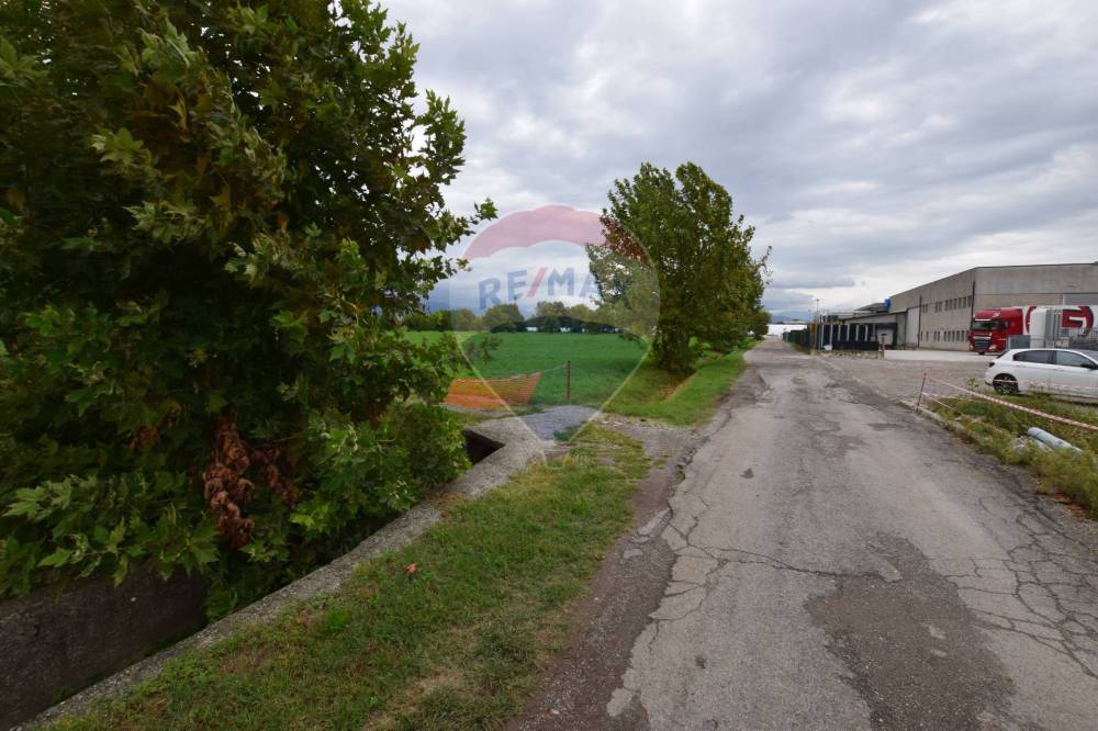 terreno agricolo in vendita ad Azzano San Paolo
