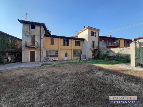 terreno agricolo in vendita ad Azzano San Paolo