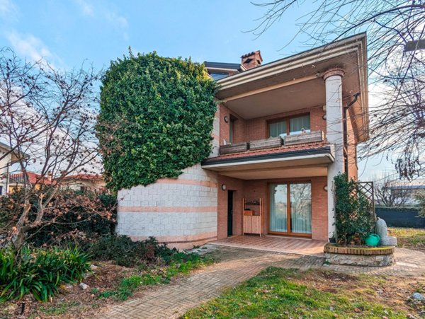 casa indipendente in vendita ad Azzano San Paolo