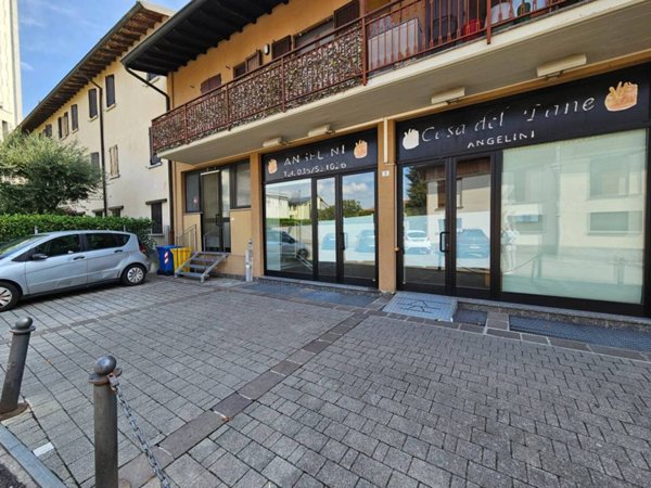 negozio in vendita ad Azzano San Paolo