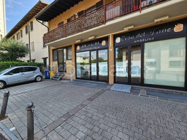 negozio in vendita ad Azzano San Paolo