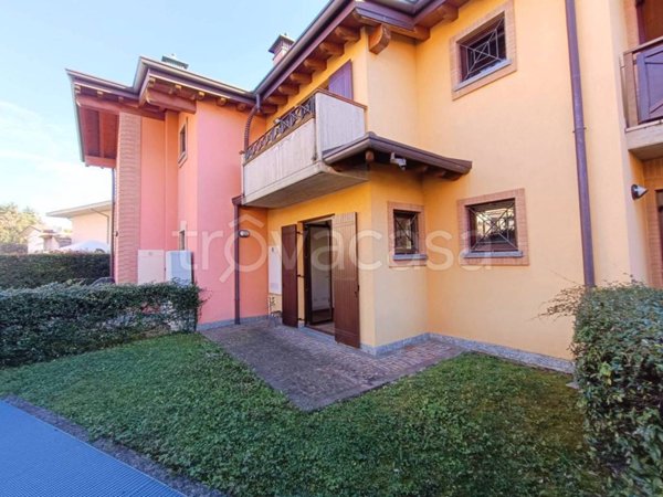 casa indipendente in vendita ad Azzano San Paolo