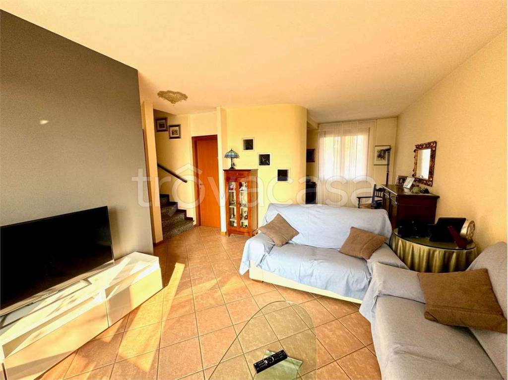 casa indipendente in vendita ad Azzano San Paolo