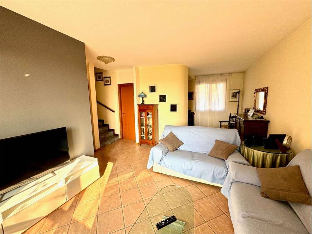 casa indipendente in vendita ad Azzano San Paolo
