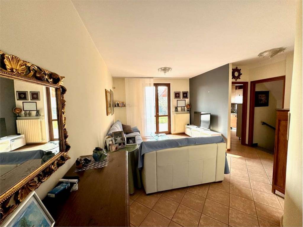 casa indipendente in vendita ad Azzano San Paolo