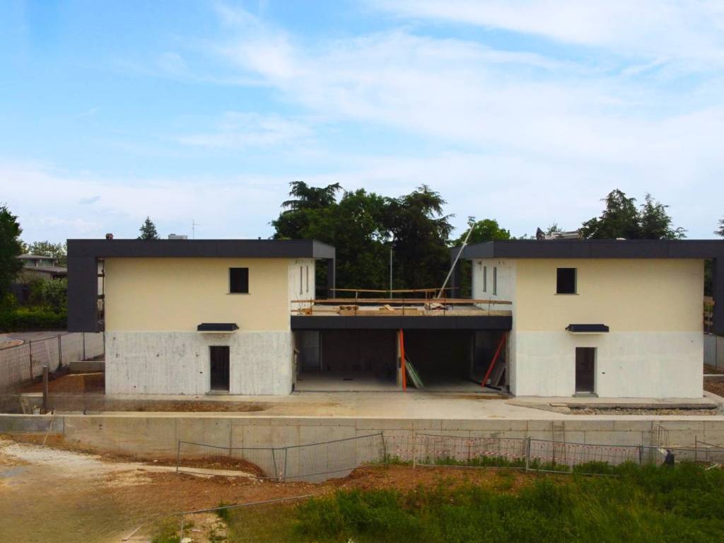 casa indipendente in vendita ad Azzano San Paolo