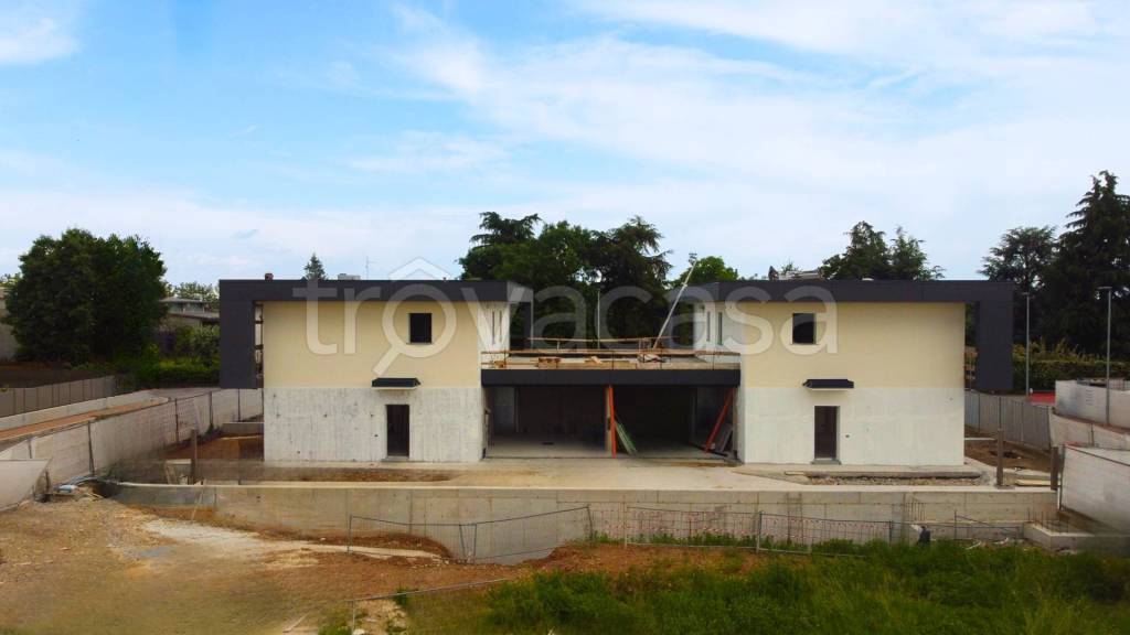 casa indipendente in vendita ad Azzano San Paolo