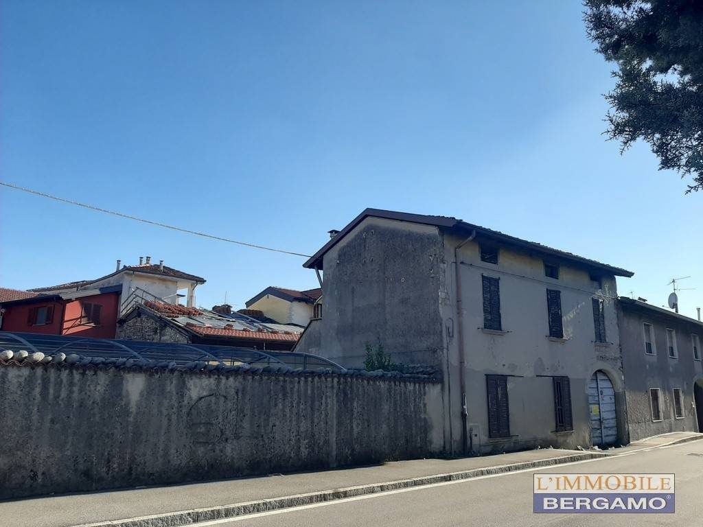terreno agricolo in vendita ad Azzano San Paolo