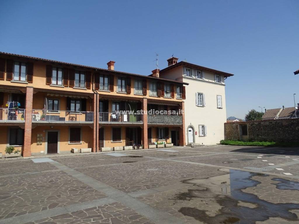 appartamento in vendita ad Azzano San Paolo