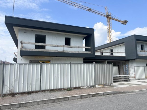 casa indipendente in vendita ad Azzano San Paolo