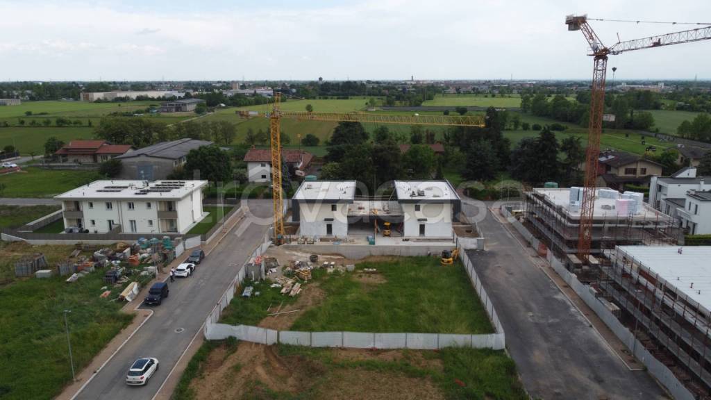 casa indipendente in vendita ad Azzano San Paolo