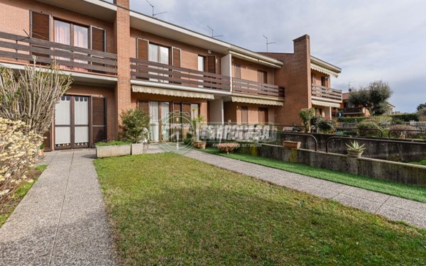 casa indipendente in vendita ad Azzano San Paolo