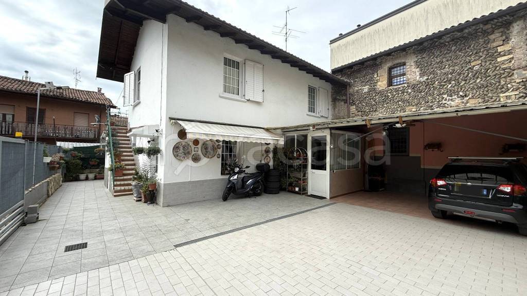 casa indipendente in vendita ad Azzano San Paolo