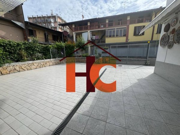 casa indipendente in vendita ad Azzano San Paolo