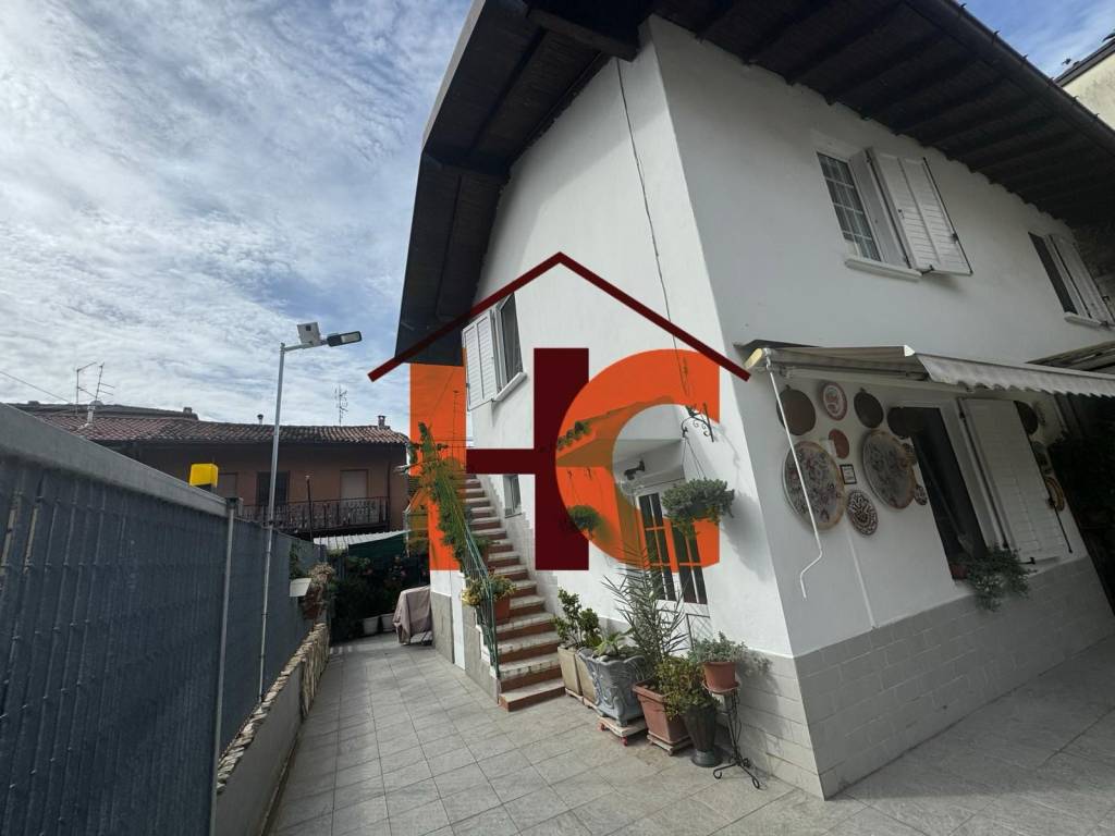 casa indipendente in vendita ad Azzano San Paolo