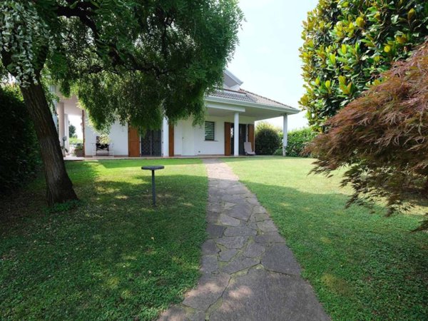 casa indipendente in vendita ad Azzano San Paolo