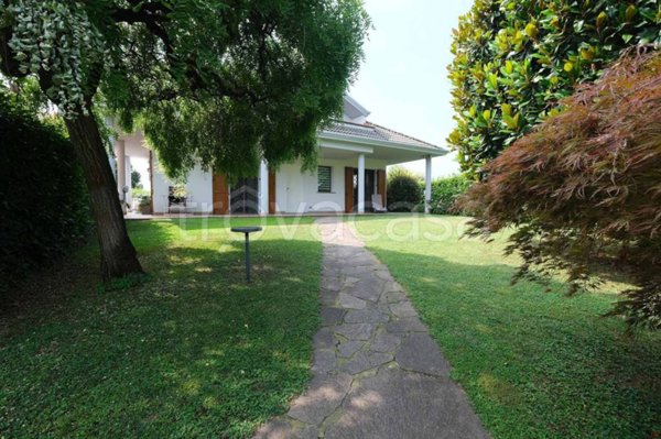 casa indipendente in vendita ad Azzano San Paolo