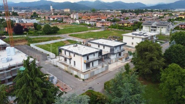 casa indipendente in vendita ad Azzano San Paolo