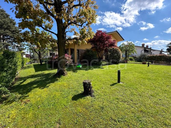 casa indipendente in vendita ad Azzano San Paolo