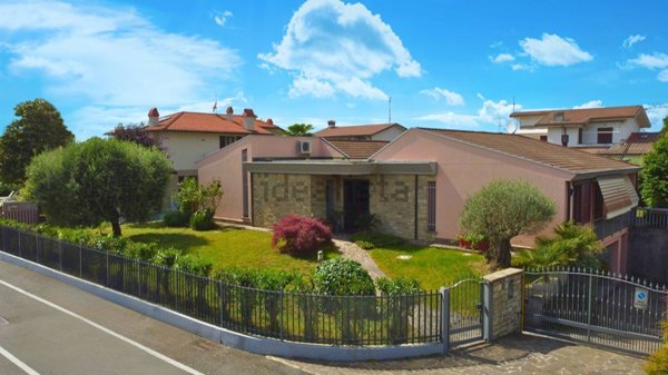 casa indipendente in vendita ad Azzano San Paolo