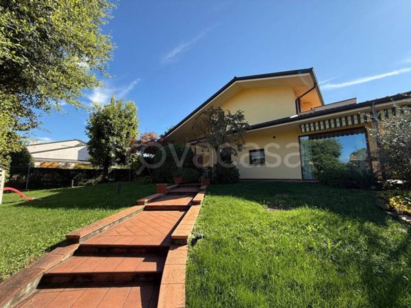 casa indipendente in vendita ad Azzano San Paolo