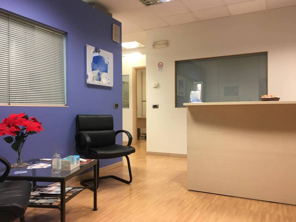 ufficio in vendita ad Azzano San Paolo