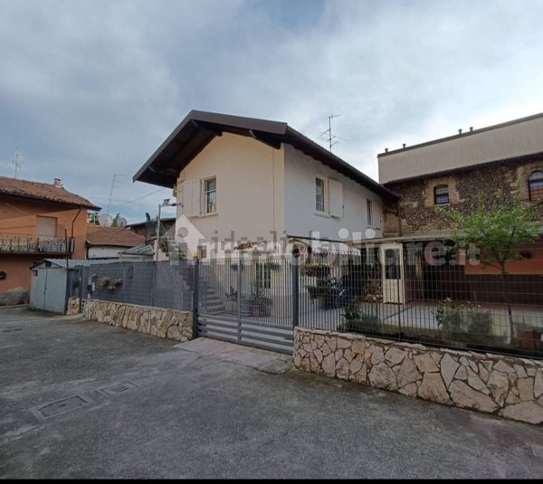 quadrivano in vendita ad Azzano San Paolo